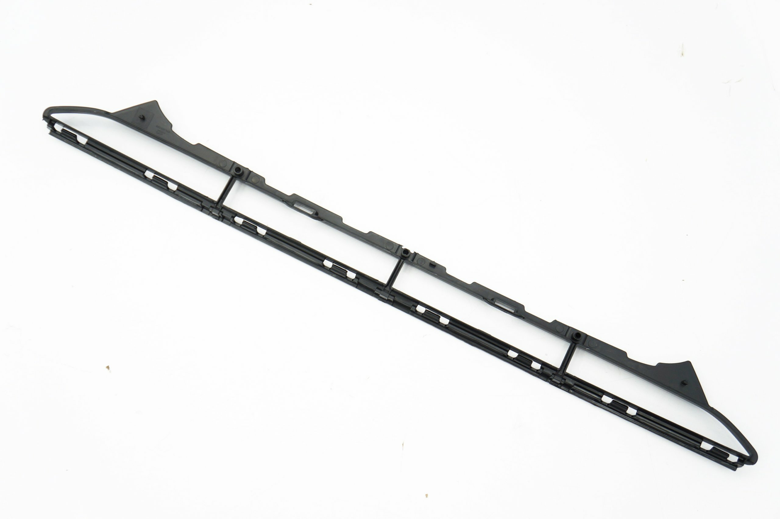 AUDİ A4 2013 - 2015 ÖN TAMPON ALT IZGARA ÇERÇEVE ORTA - resim 1