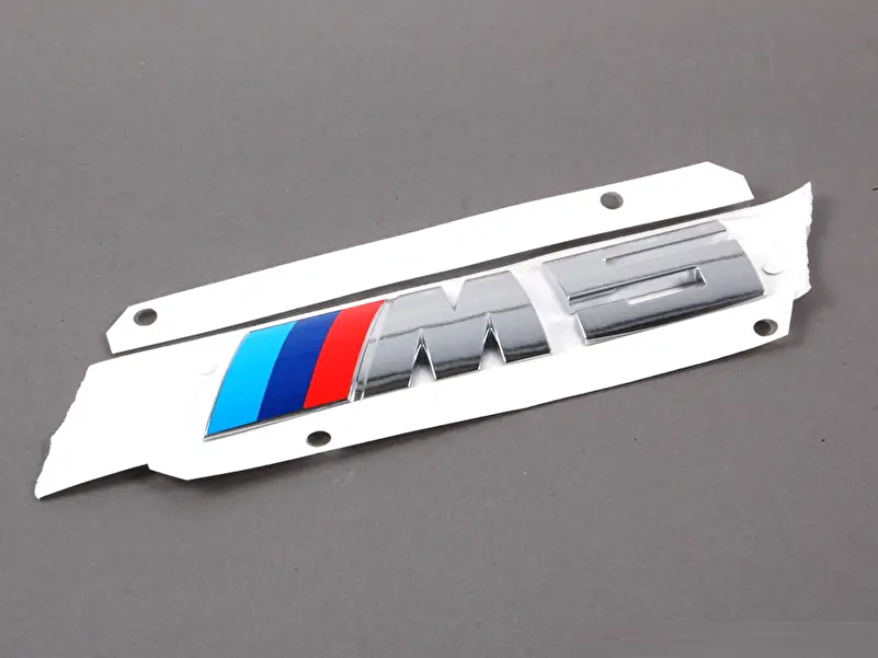 bmw-e60-m5-buyuk-yazi-arka-bagaj-yazisi-krom-1.jpg
