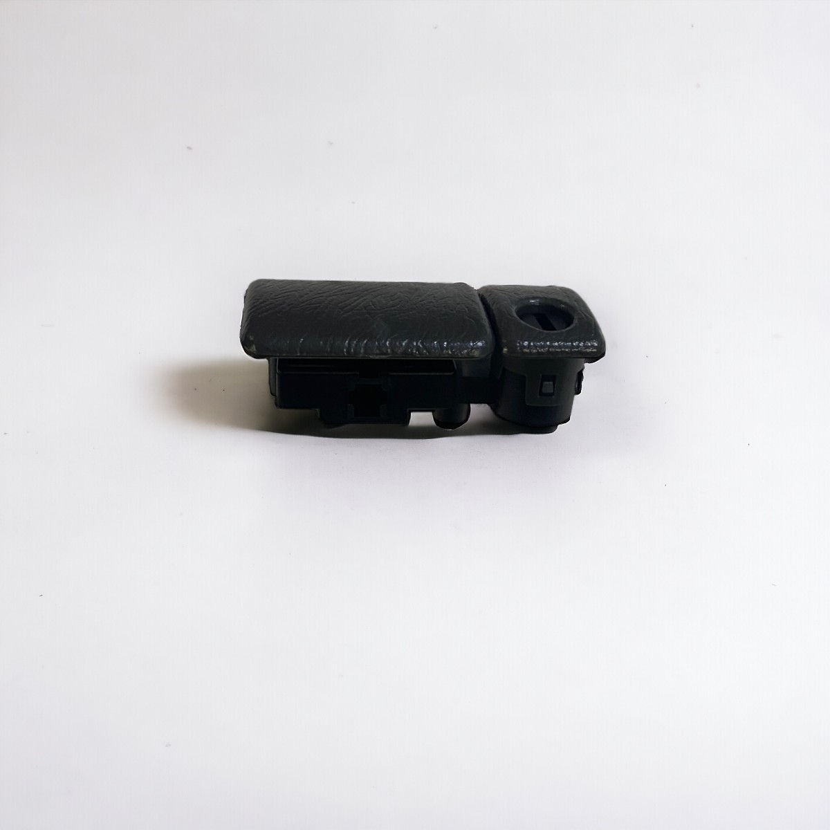 /assets/uploads/suzuki-jimny-2000---2018-torpido-kilidi-torpido-acma-mandali-665ec935c95a3.jpg